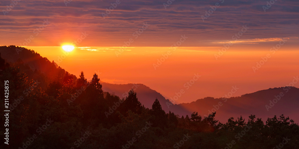 Obraz premium Alpine Mountain Sunset