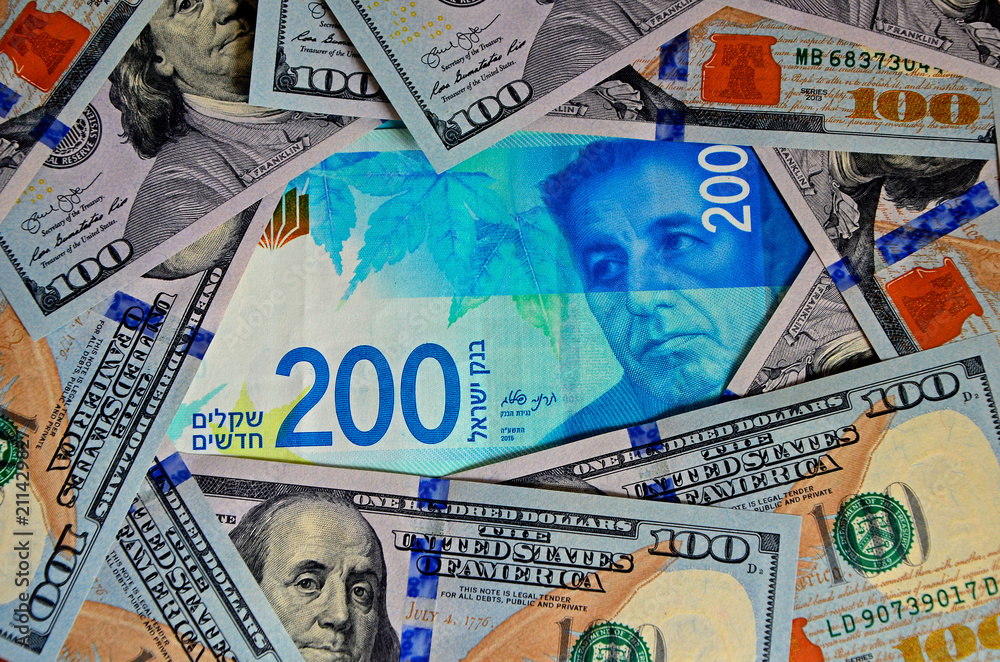 Obraz premium One new banknote of 200 Israeli shekels and a lot of bills of $ 100. Top view, background.