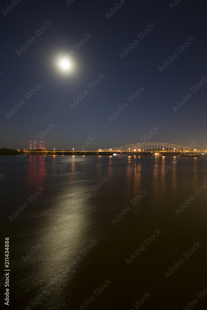 Bridge at night over the mighty Mississippi 