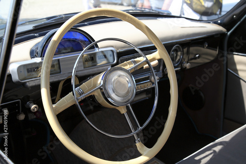 Retro  car cockpit © Kirill Livshitskiy