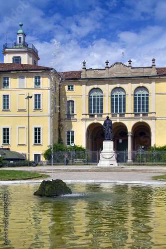 Milano, Palazzo Dugnani, Lombardia, Italia, Europa, Yellow Dugnani Palace and Fountain in Milan, Lombardy, Italy, Europe