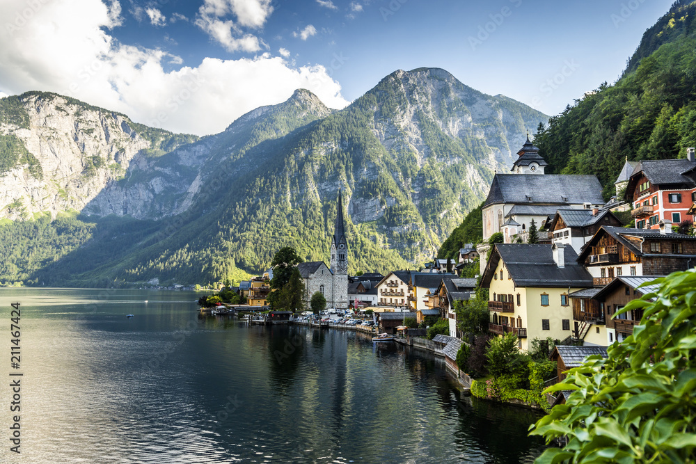 Fototapeta premium Hallstatt village and Hallstatter See mountain lake in Austria