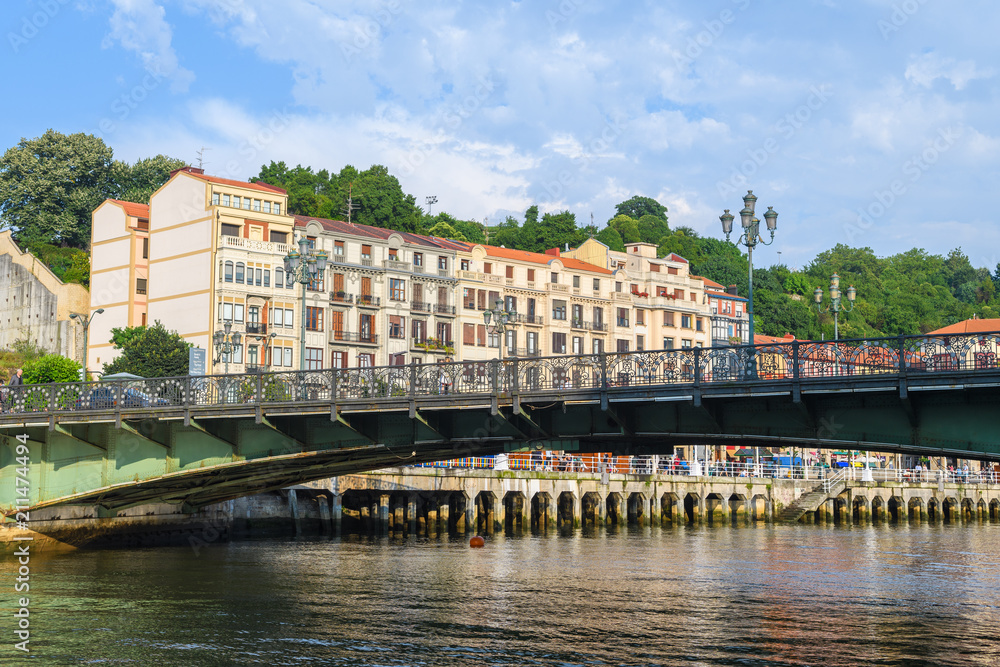 Fototapeta premium bilbao riverbank views on sunny day