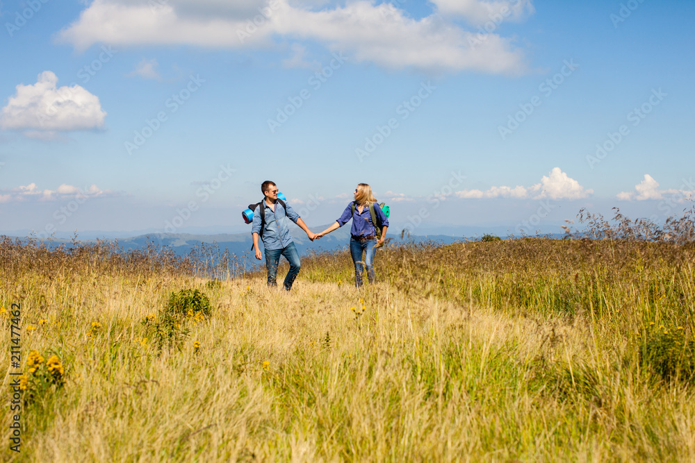 Romantic kiss while traveling Romantic kiss while traveling
