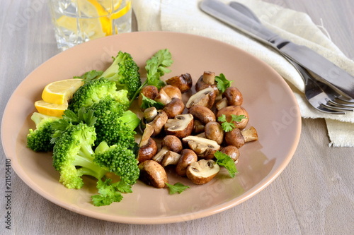 Fried mushrooms with broccoli