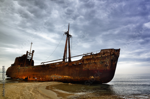 Dimitrios is an old ship wrecked on the Greek coast and abandoned on the beach © Marta P. (Milacroft)