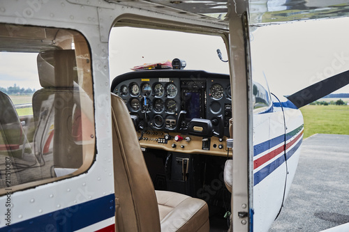 Photos Detailed view of Cessna 172 Skyhawk 2 airplane interior standing on a runway