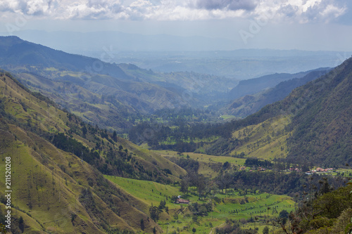 Fototapeta Naklejka Na Ścianę i Meble -  Valle de Cocora, salento colombia