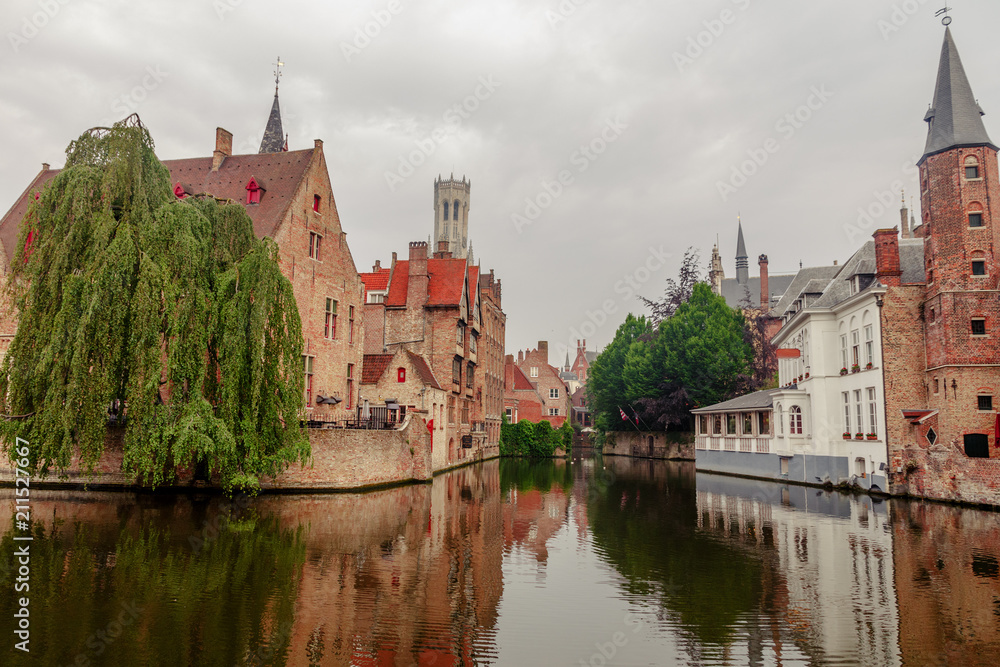 Fototapeta premium Brugge streets with canals in the early morning