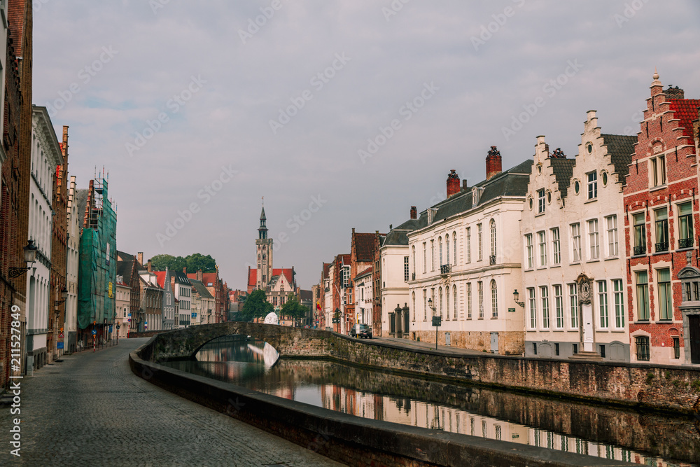 Obraz premium Brugge streets with canals in the early morning