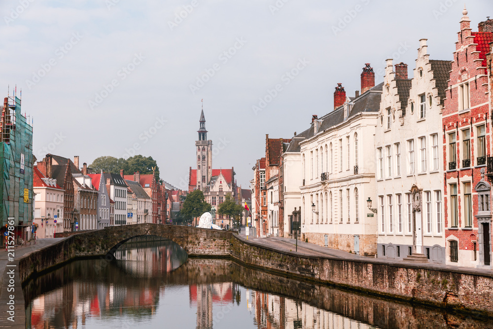 Obraz premium Brugge streets with canals in the early morning