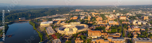 Tableau sur toile University of Tennessee campus and football stadium near the river