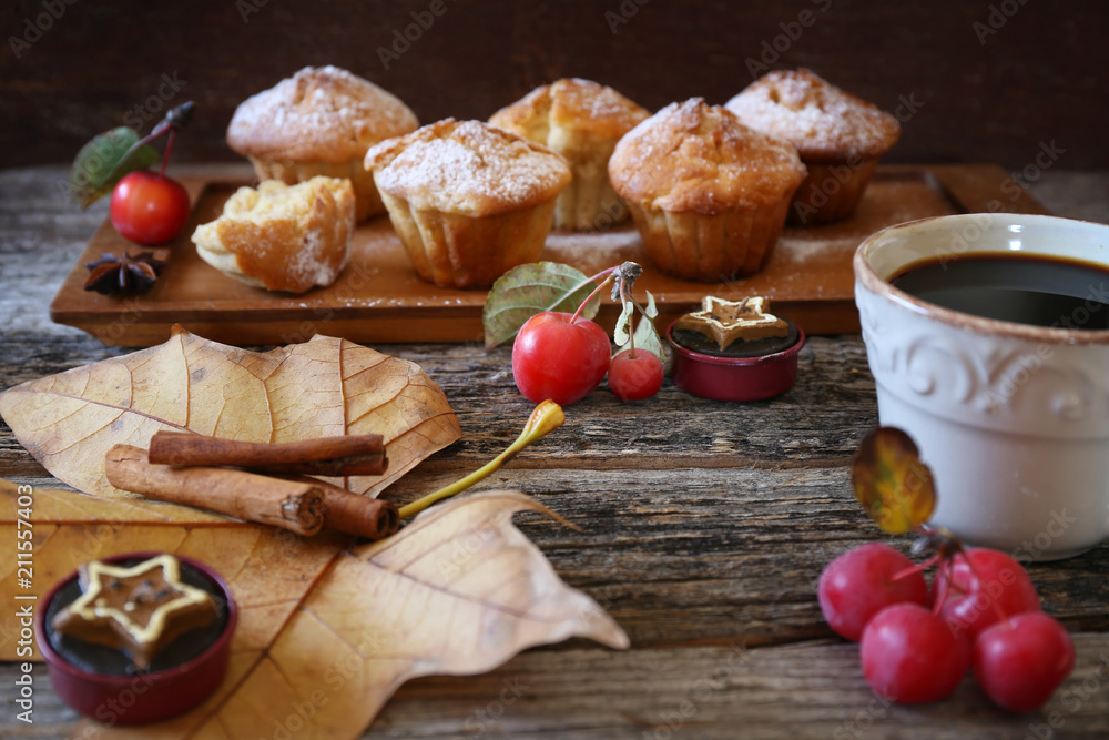 Autumn coffee break: cinnamon apple muffins