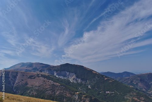 Montagne vicine al Monte Petrano photo