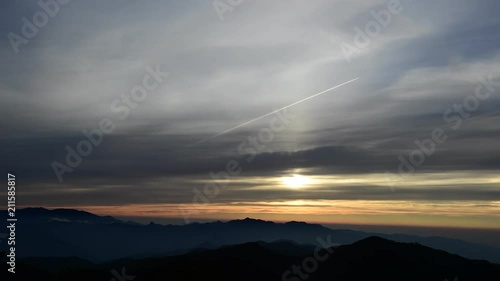 大台ケ原山で見た夕焼けと飛行機雲