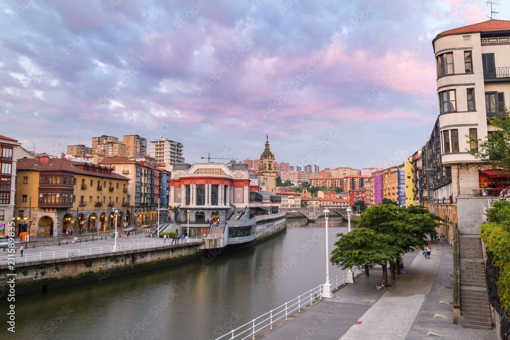 Obraz premium panorama starego miasta bilbao, Hiszpania