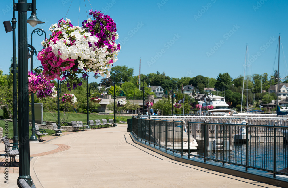 Obraz premium Borawalk around Lake Charlevoix in Charlevoix, Upper Michigan