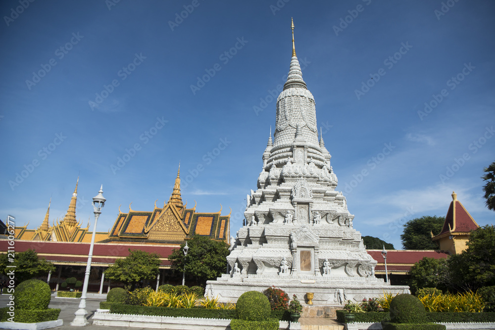 Fototapeta premium CAMBODIA PHNOM PENH ROYAL PALACE STUPA