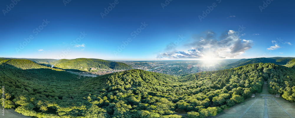 Luftbild über der Tinkstätte mit Blick auf Heidelberg