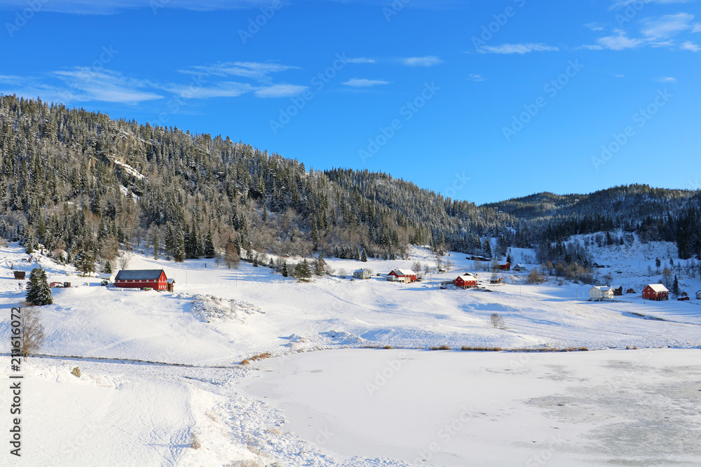 zugefrorener Eidsborgtjønn in Norwegen zugefrorener Eidsborgtjønn in Norwegen