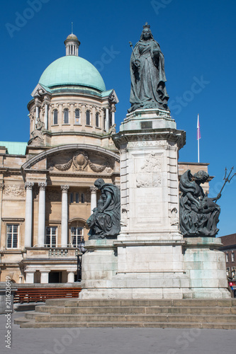 Hull City Hall with Queen Victoria statue in foreground