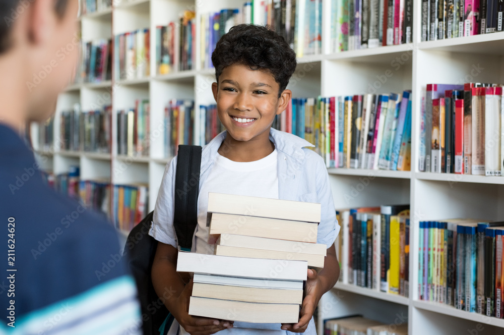 © Rido - Elementary school children in library © Rido - Elementary school children in library