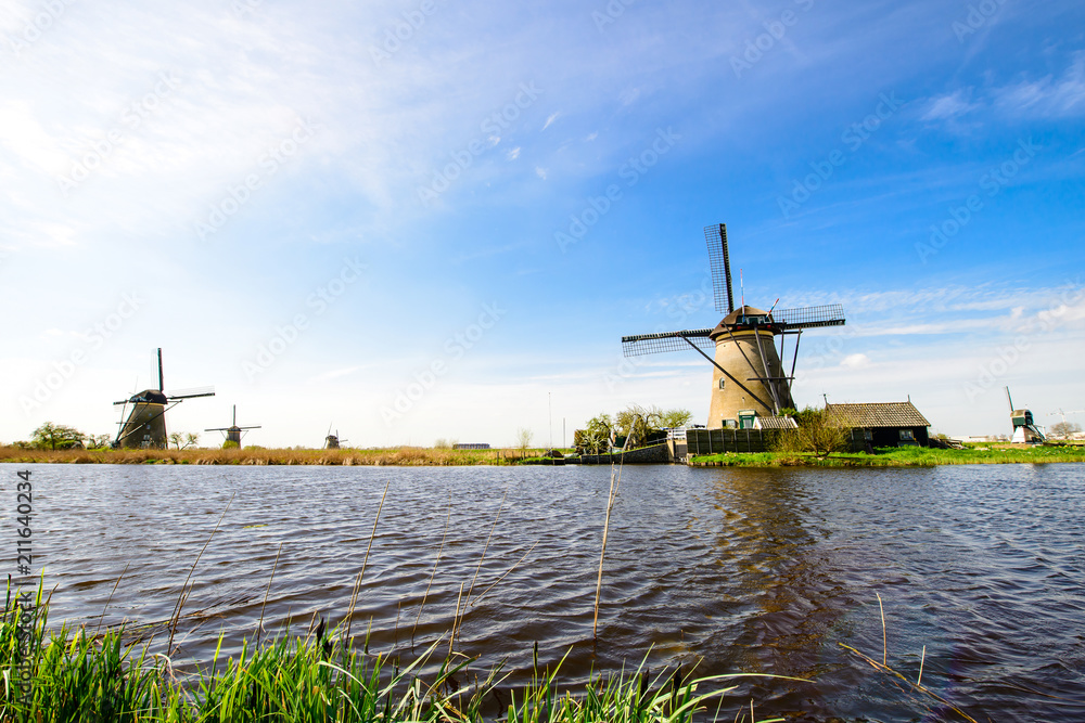 Φωτογραφία Travel in The Netherlands. Traditional Holland - Windmills in Ki