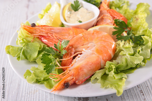 shrimp, salad and sauce