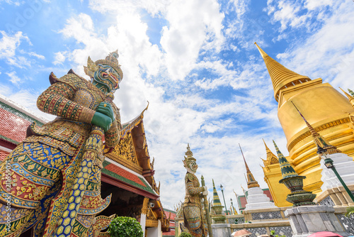 Foto Golden Pagoda in Wat Phra Kaew /  Wat Phra Kaew Public Temple Landmark in Thaila