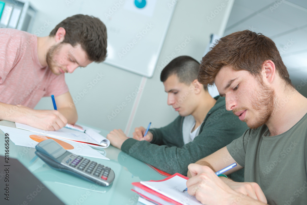 Obraz premium students studying and reading textbook