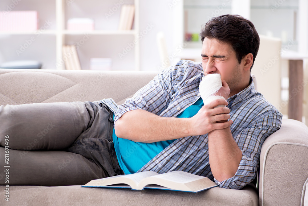 Naklejka premium Young student man with injury at home