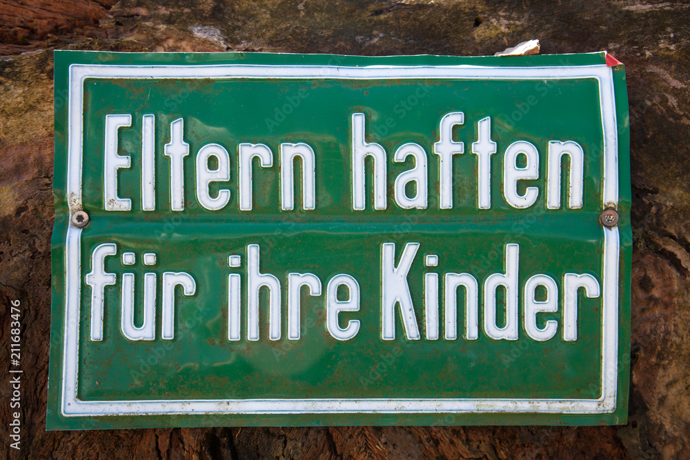 Baustellenschild Eltern haften für ihre Kinder Baustellenschild Eltern haften für ihre Kinder