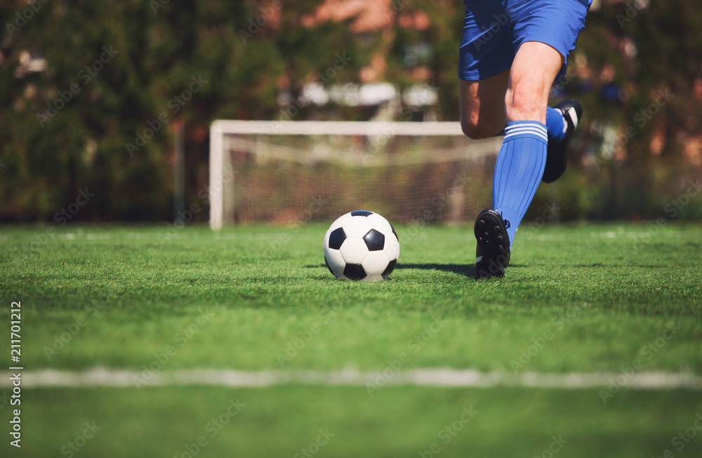 Ball auf dem Fussballplatz