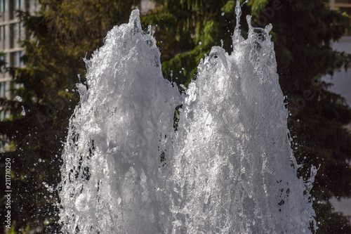 Double water jets flowing vertically