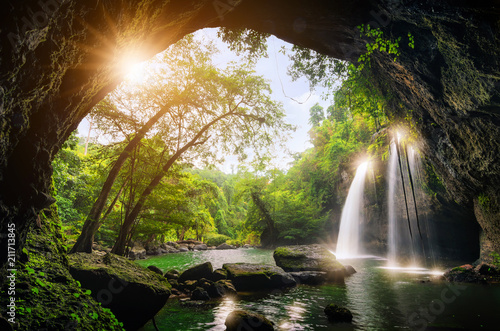 Fototapeta Naklejka Na Ścianę i Meble -  Heo Suwat Waterfall
