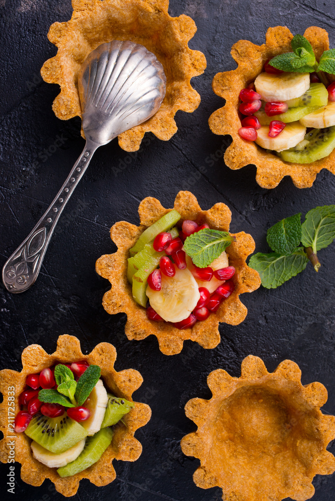 tartalets with berries