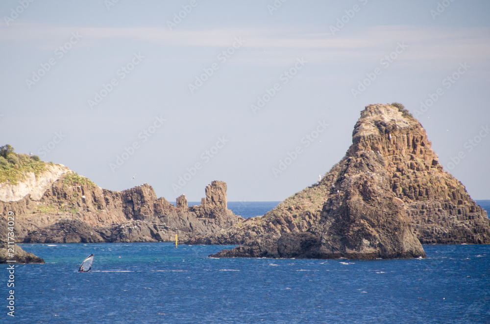wind surf sui faraglioni si acitrezza wind surf sui faraglioni si acitrezza