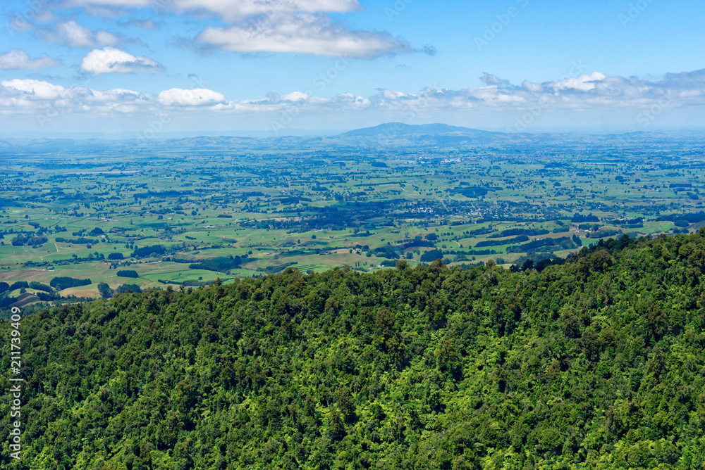 Fototapeta premium Vista of the Waikato region from Mt Pirongia