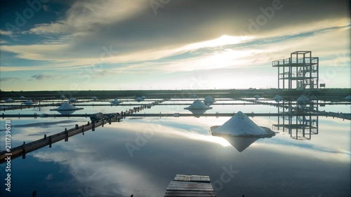 Wells, feet, tile pans, salt pans, is the oldest pancake salt pan field in Taiwan. It used to be the Qiandong salt field during the Qingling period. It has been 200 years old.