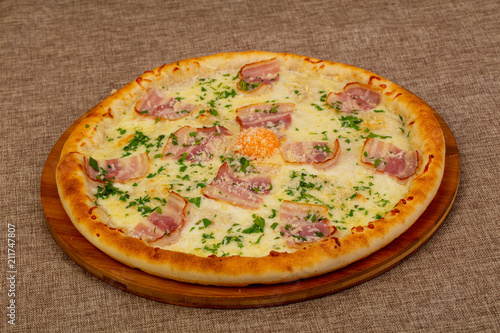 Pizza Carbonara with ham