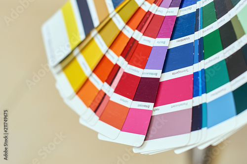 Obraz na płótnie Close-up of color wheel or palette for choosing paint tone, samples of different paints w salonie
