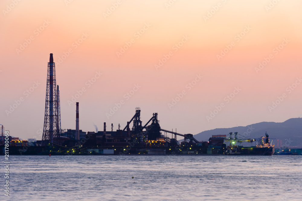 関門海峡の夕暮れ