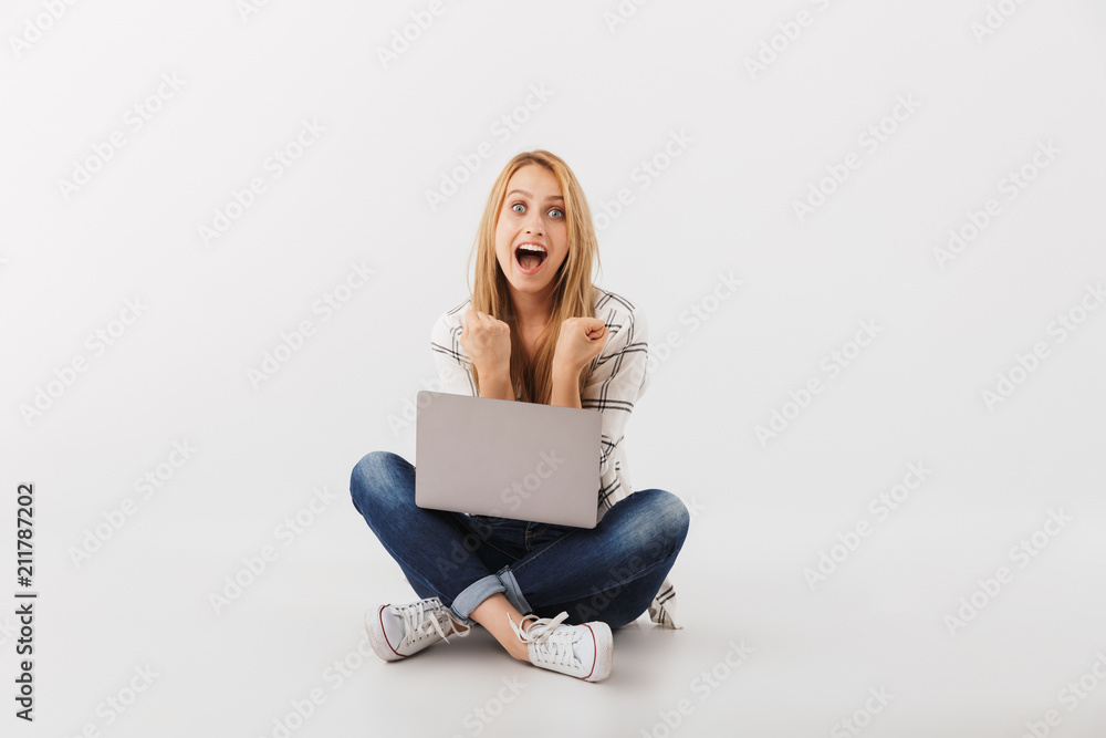 Naklejka premium Portrait of excited young casual girl celebrating success