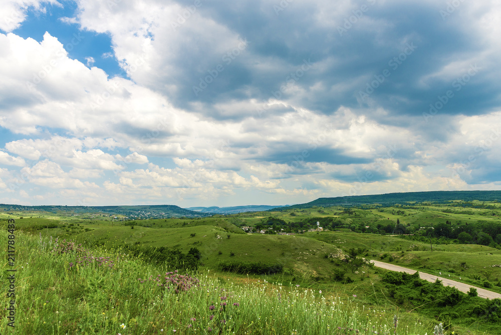 Obraz premium Road between green hills and