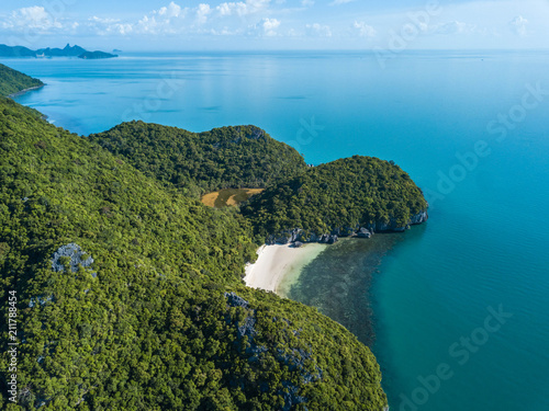 Fototapeta Naklejka Na Ścianę i Meble -  Aerial View of Tropical Islands at Angthong National Marine Park in Thailand