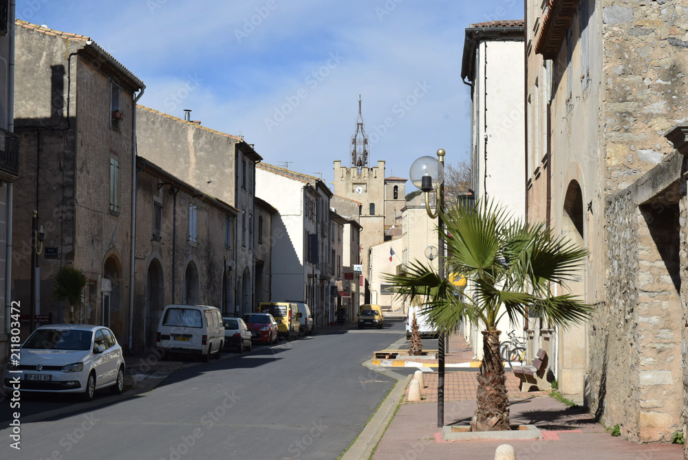 Une rue, avenue de la Mer, de la commune de La Palme, Aude,  Languedoc, Occitanie.
