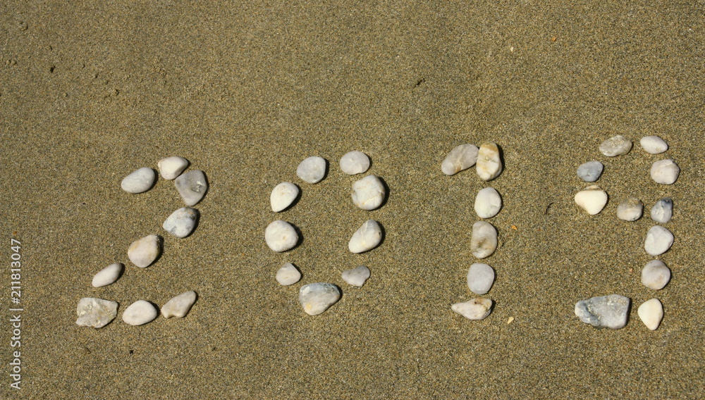 2018,date en petits galets sur la plage 2018,date en petits galets sur la plage