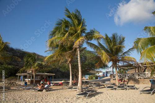 Schöner Strand mit Palmen in der Karibik © Bittner KAUFBILD.de