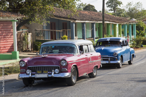 Schöner roter und blauer Oldtimer auf Kuba (Karibik) © Bittner KAUFBILD.de