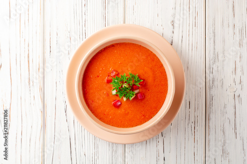 Fotografía Gazpacho soup in bowl on white wooden background